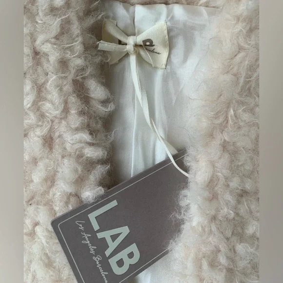 Los Angeles Barcelona ‘ARUM’ Sleeveless Jacket - Picture 3 of 16